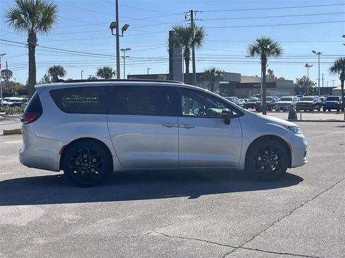 New 2026 Chrysler Pacifica Select w/ S Appearance Package image 6