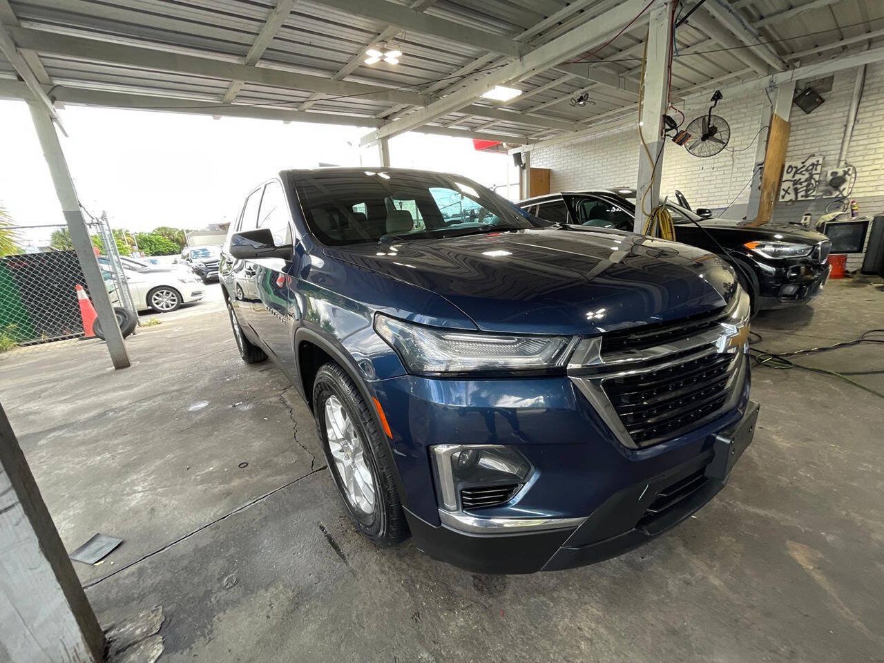 Used 2022 Chevrolet Traverse LS FWD image 3