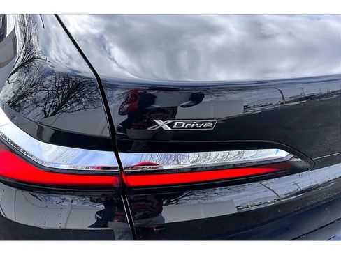 Used 2025 BMW 740i xDrive AWD/4WD image 11