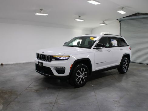 Used 2023 Jeep Grand Cherokee Limited image 4