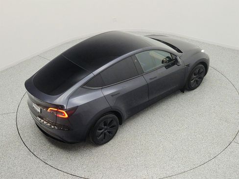 Used 2024 Tesla Model Y Long Range AWD/4WD image 26