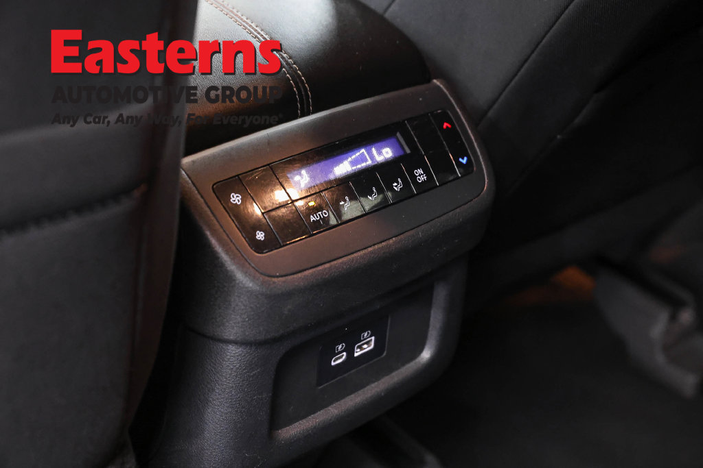 Used 2022 Nissan Pathfinder SV AWD/4WD image 23