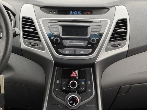 Used 2016 Hyundai Elantra SE image 11