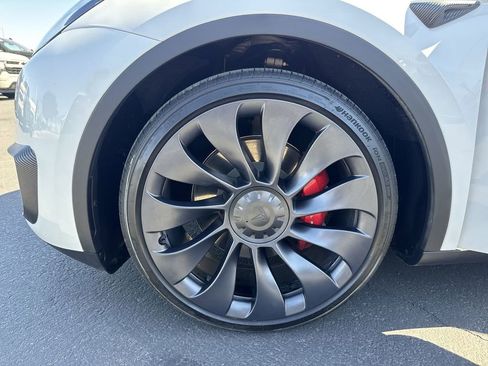 Used 2024 Tesla Model Y Performance AWD/4WD image 38