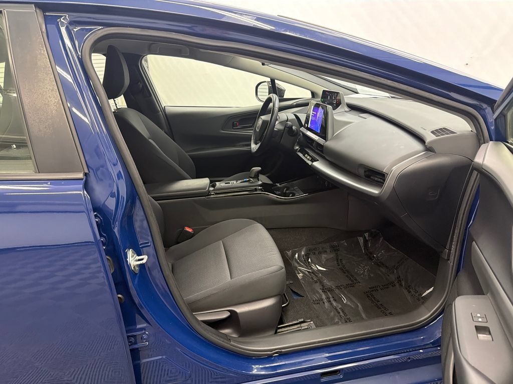 Used 2024 Toyota Prius LE FWD image 13