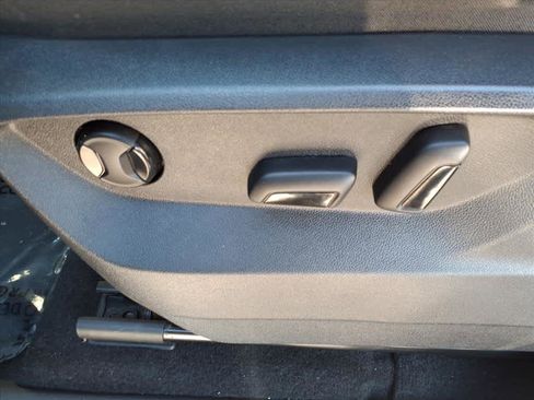 Used 2021 Volkswagen Atlas SE w/ Panoramic Sunroof Package image 19