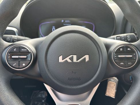Used 2025 Kia Soul LX w/ LX Technology Package FWD image 27