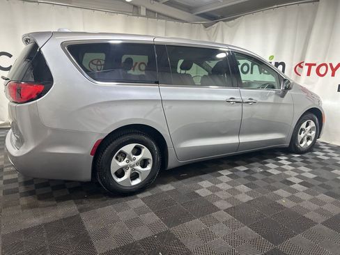 Used 2018 Chrysler Pacifica Touring Plus image 10