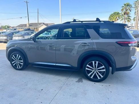 Certified 2023 Nissan Pathfinder Platinum w/ Lighting Package (N93) image 4