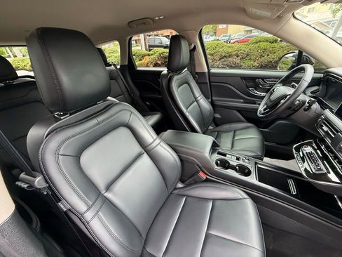 Used 2025 Lincoln Corsair AWD image 40