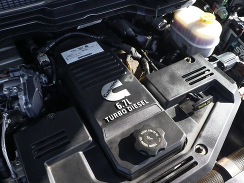 Used 2018 RAM 2500 Tradesman w/ Chrome Appearance Group RWD image 15