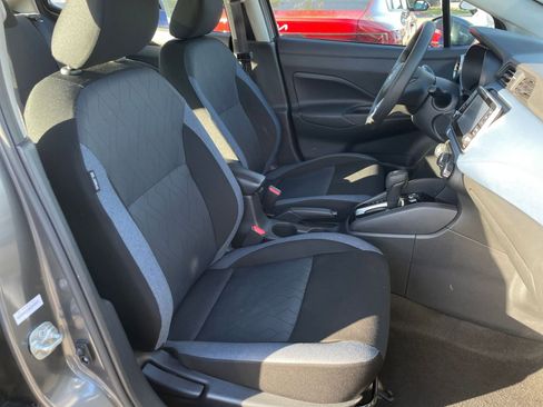 Used 2025 Nissan Versa SV image 34