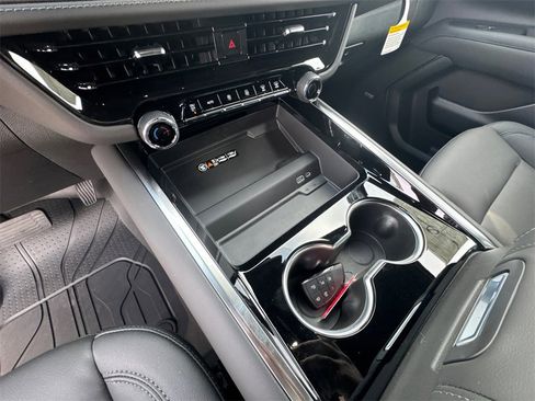 New 2026 Chevrolet Suburban Z71 image 34