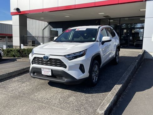Certified 2024 Toyota RAV4 LE AWD/4WD image 3