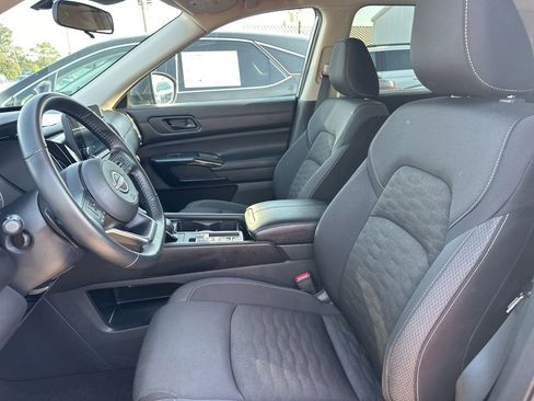 Used 2025 Nissan Pathfinder SV FWD image 7