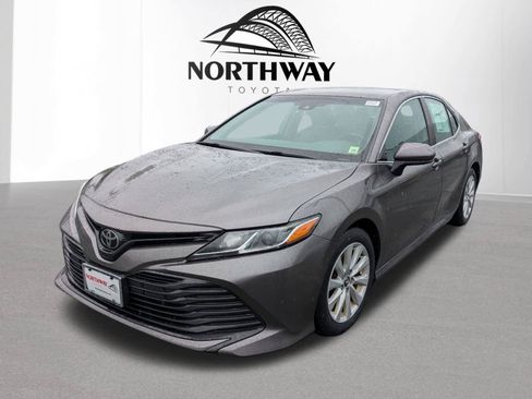 Used 2018 Toyota Camry LE FWD image 5