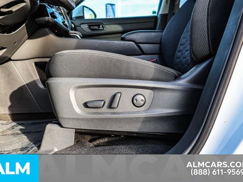 Certified 2025 Nissan Pathfinder SV image 21