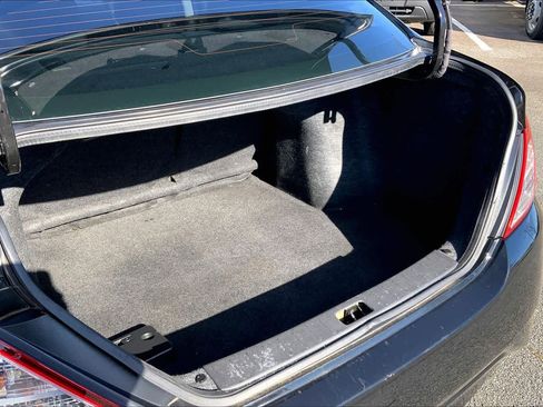 Used 2019 Nissan Versa SV image 31