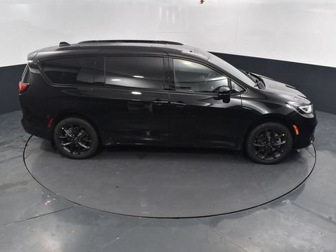 New 2026 Chrysler Pacifica Limited w/ S Appearance Package AWD/4WD image 43