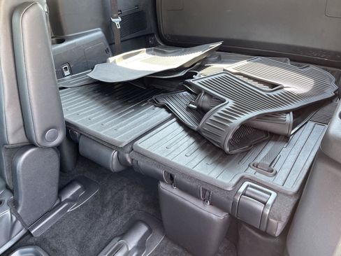 Used 2025 Toyota Highlander XLE AWD/4WD image 6
