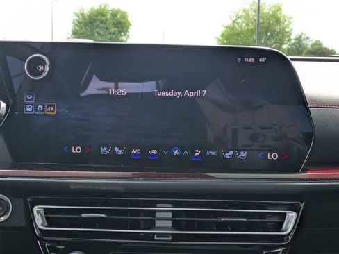 Used 2024 Chevrolet Traverse RS image 23