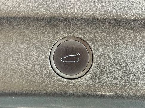 Used 2023 Tesla Model Y Performance AWD/4WD image 37