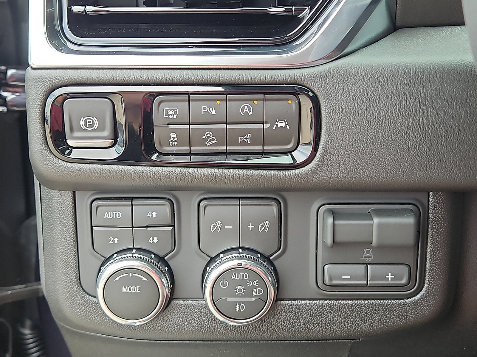 New 2026 GMC Yukon Denali w/ Advanced Technology Package AWD/4WD image 16