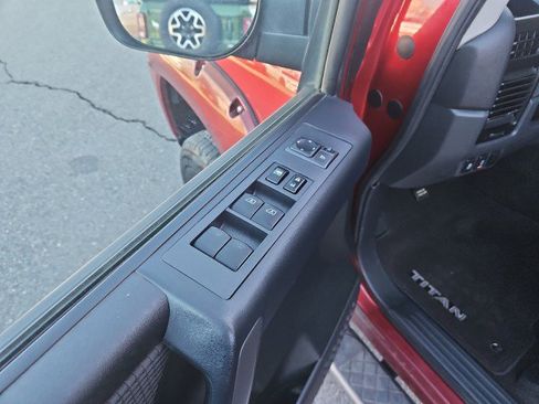 Used 2014 Nissan Titan SV w/ SV Value Truck Package image 10