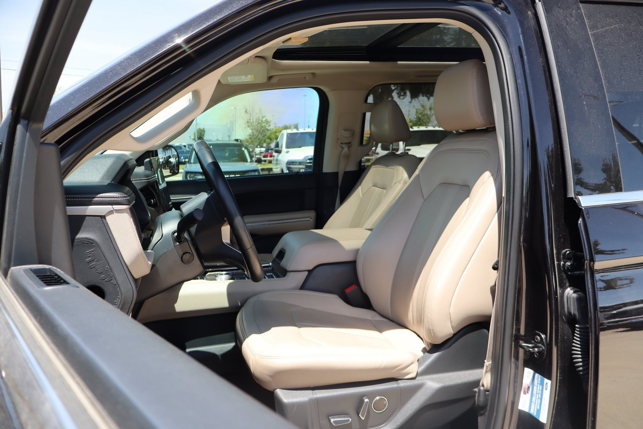 Used 2024 Ford Expedition Max Limited RWD image 13