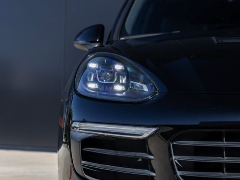 Certified 2018 Porsche Cayenne image 18
