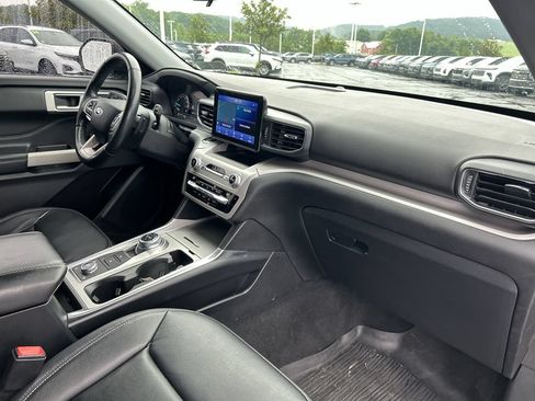 Used 2020 Ford Explorer XLT w/ Equipment Group 202A AWD/4WD image 14