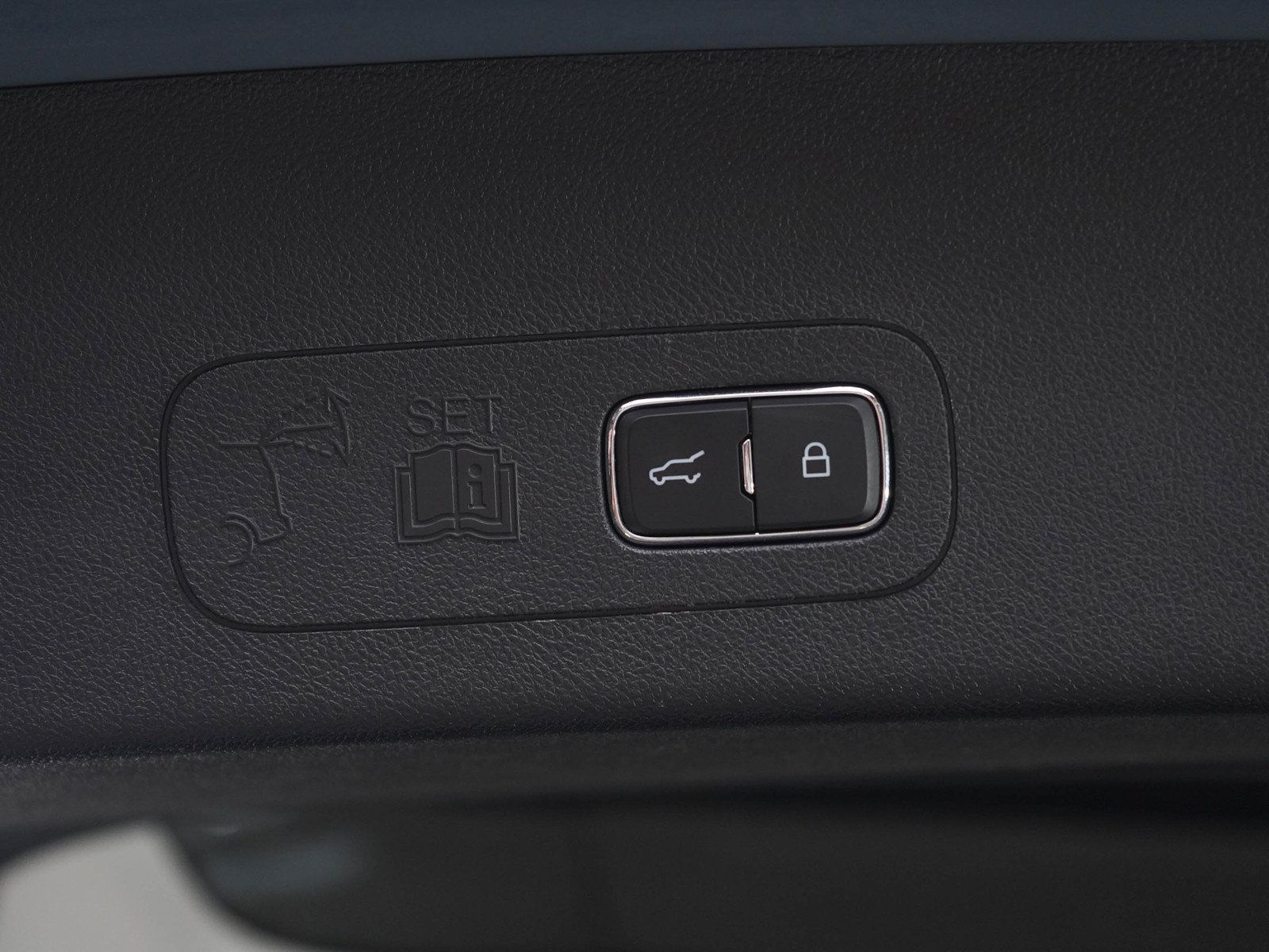 Used 2025 Lincoln Aviator AWD w/ Jet Appearance Package image 17