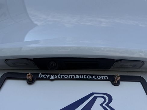 Used 2022 Tesla Model Y Long Range AWD/4WD image 13