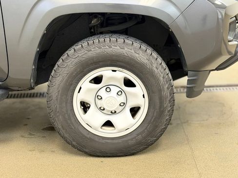 Used 2020 Toyota Tacoma SR AWD/4WD image 4