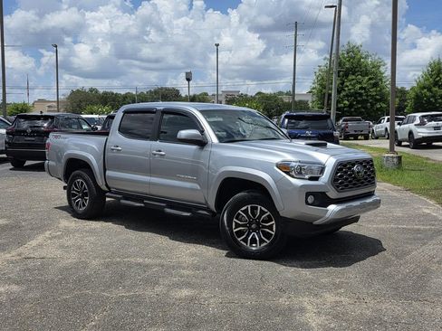 Used 2022 Toyota Tacoma TRD Sport w/ Technology Package RWD image 2