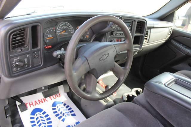 Used 2006 Chevrolet Silverado 2500 W/T w/ Heavy-Duty Power Package AWD/4WD image 17