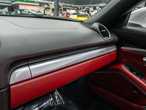 Used 2018 Porsche 718 Boxster S RWD image 32