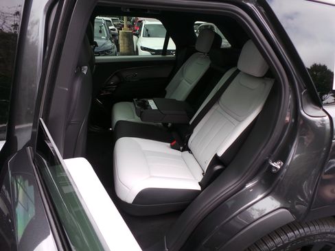 Used 2025 Land Rover Range Rover Sport Dynamic SE AWD/4WD image 15