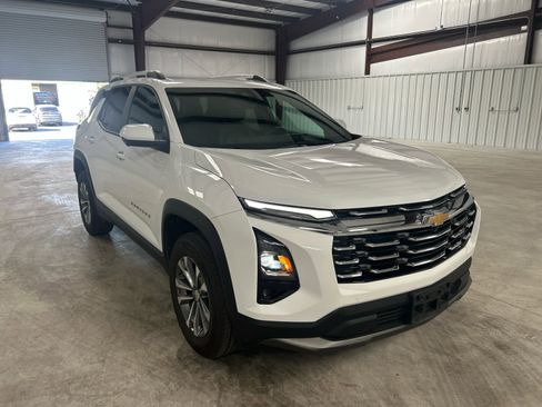 Used 2025 Chevrolet Equinox LT w/ Convenience Package II image 7