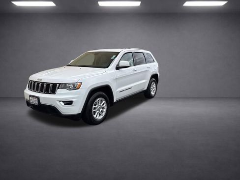 Used 2018 Jeep Grand Cherokee Laredo RWD image 5