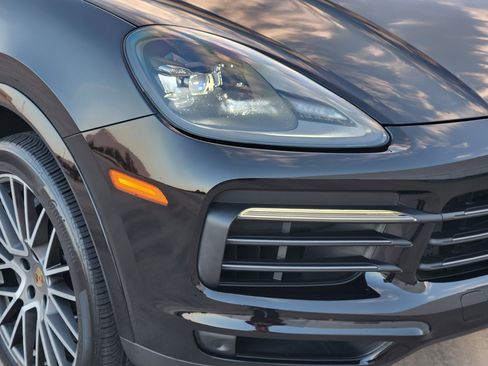 Used 2023 Porsche Cayenne Platinum Edition image 7