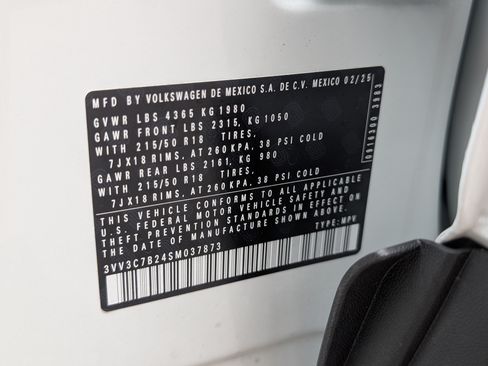 Used 2025 Volkswagen Taos SE FWD image 38