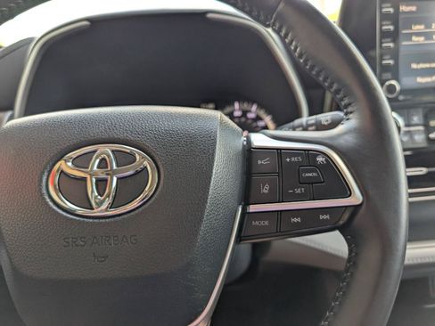 Used 2022 Toyota Highlander XLE AWD/4WD image 17