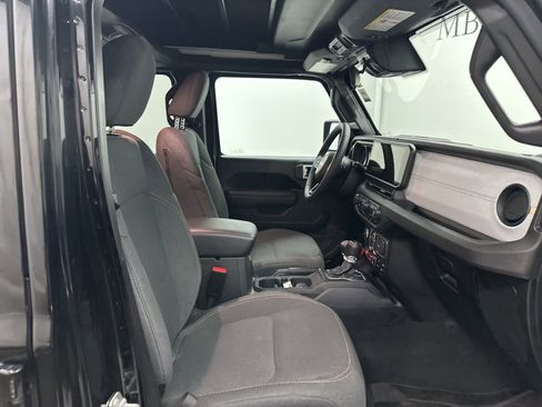 Used 2024 Jeep Wrangler Unlimited image 29