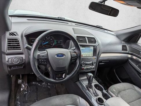 Used 2018 Ford Explorer XLT w/ Equipment Group 202A FWD image 10