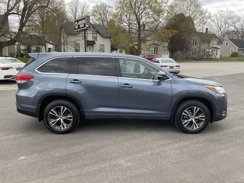 Used 2017 Toyota Highlander Plus AWD/4WD image 6