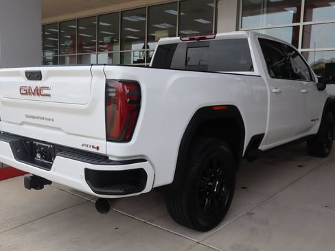 Used 2025 GMC Sierra 2500 AT4 AWD/4WD image 12