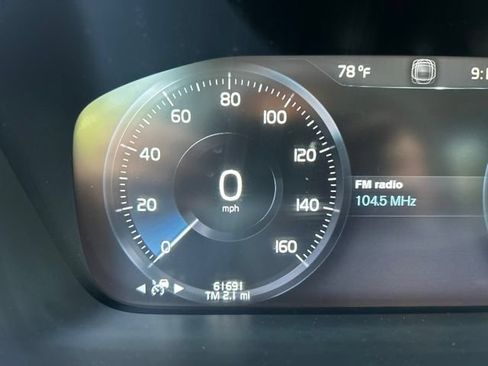 Used 2020 Volvo XC90 T6 Momentum w/ Protection Package AWD/4WD image 11