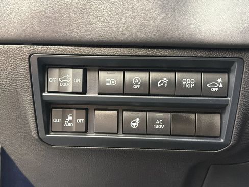 Used 2025 Toyota Tundra Platinum AWD/4WD image 31