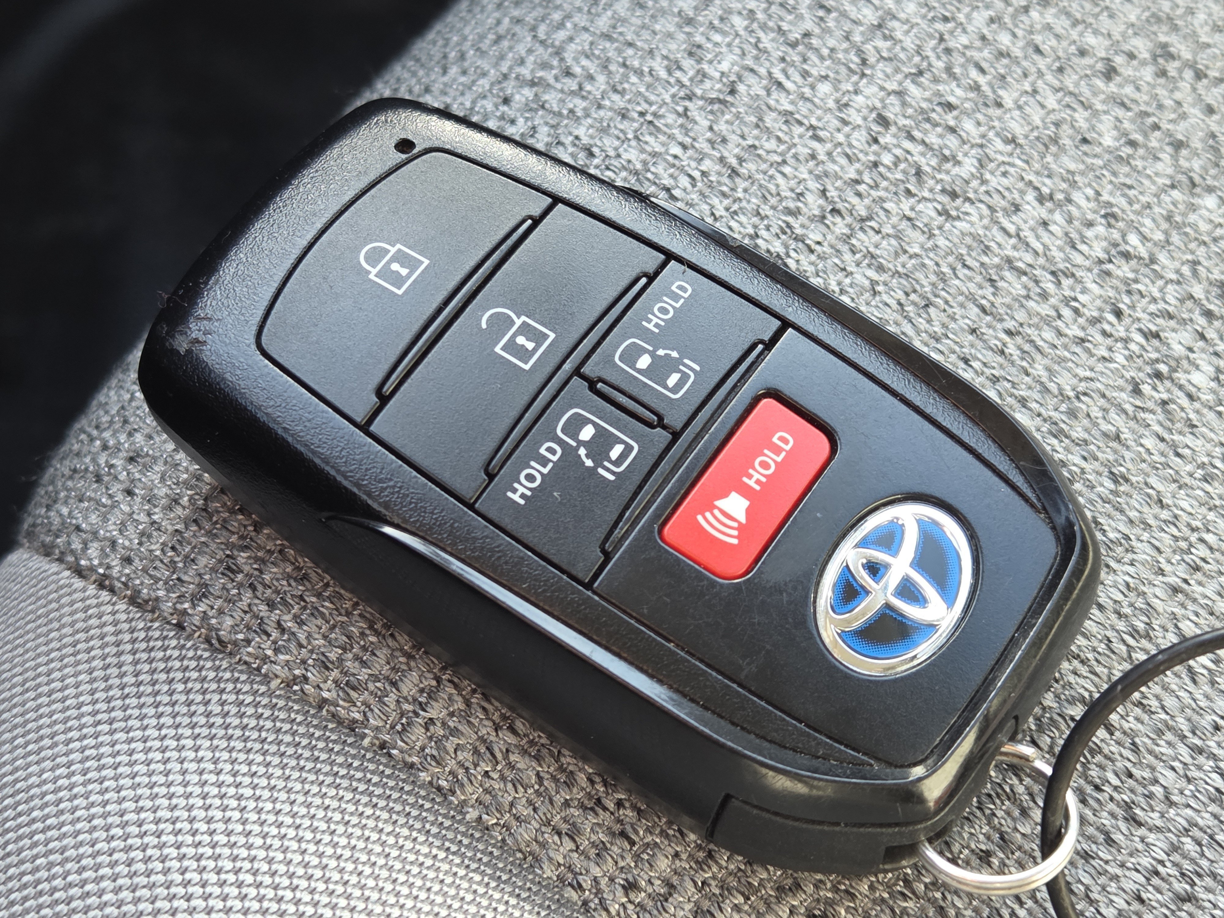Used 2025 Toyota Sienna LE FWD image 41